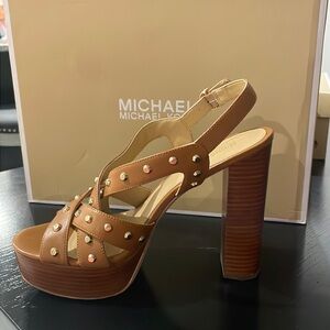 COPY - Michael Kors Adriana platform sandal. Size 9. Color acorn